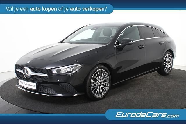 Zwart (metallic) Occasion 2021 Mercedes CLA180 Shooting Brake Stationwagen | € 24.800 - Afbeelding 1/4