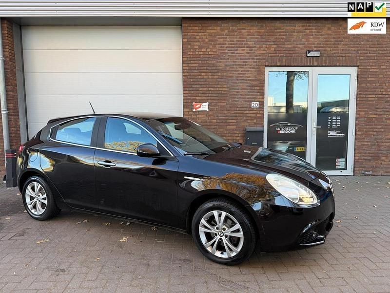 Zwart Gebruikt 2011 Alfa Romeo Giulietta Distinctive Hatchback | € 6.499 (Eerlijke prijs) - Afbeelding 1/4