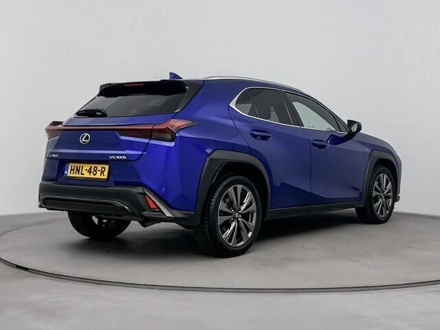 Blauw Gebruikt 2024 Lexus UX 300h Sport Design Packet SUV | € 43.445 - Afbeelding 1/3