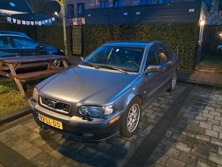 Occasion 2003 Volvo S40 Sedan | € 900 (Eerlijke prijs) - Afbeelding 1/4