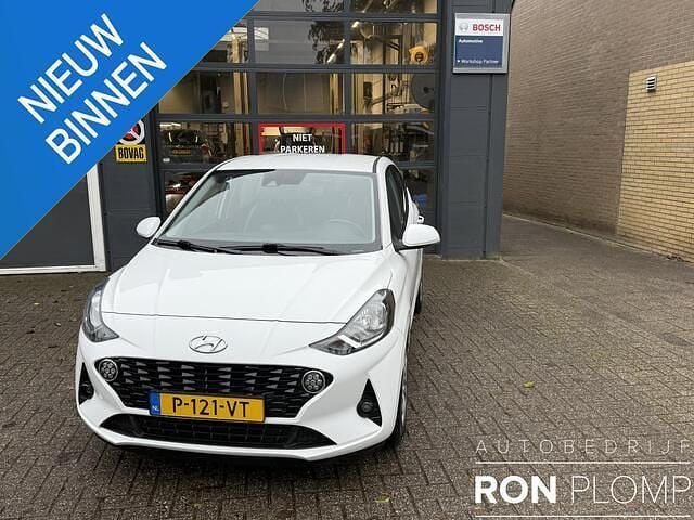 Wit Gebruikt 2022 Hyundai i10 Comfort Hatchback | € 15.950 (Eerlijke prijs) - Afbeelding 1/4