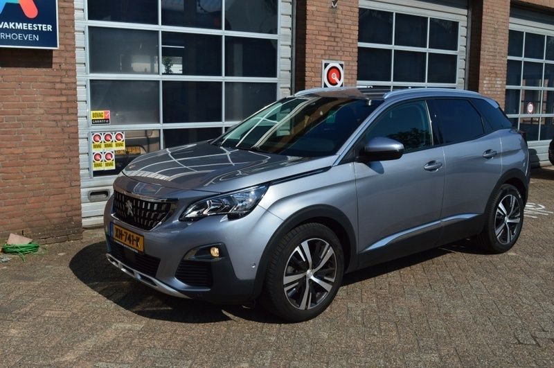 Grijs Gebruikt 2018 Peugeot 3008 Allure SUV | € 15.249 (Eerlijke prijs) - Afbeelding 1/4