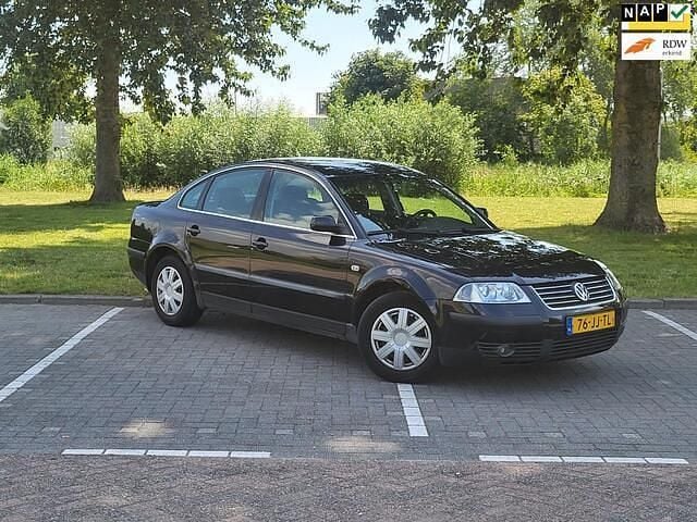 Zwart Gebruikt 2002 VW Passat Comfortline Sedan | € 1.750 (Eerlijke prijs) - Afbeelding 1/4