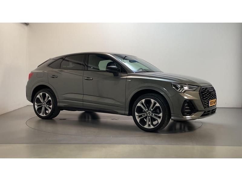 Grijs, metallic lak Gebruikt 2021 Audi Q3 Sportback S-Line SUV | € 37.900 (Goede deal) - Afbeelding 1/3
