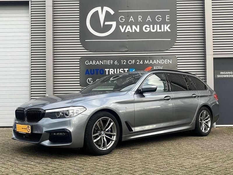 Grijs, metallic lak Gebruikt 2020 BMW 530 Executive Stationwagen | € 30.995 (Super prijs) - Afbeelding 1/3