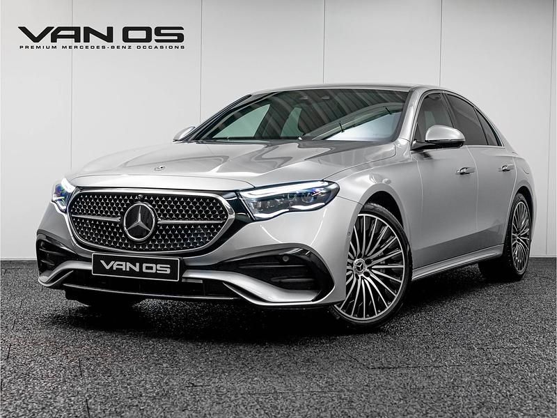 Zilver Gebruikt 2023 Mercedes E300 AMG line Sedan | € 69.995 - Afbeelding 1/4