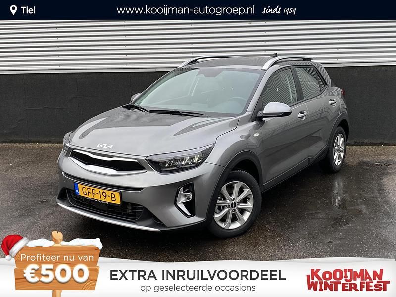 Astro grey m Gebruikt 2024 Kia Stonic Start SUV | € 23.199 (Eerlijke prijs) - Afbeelding 1/4
