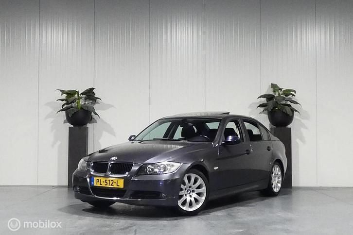 Grijs Occasion 2006 BMW 320 Sedan | € 5.750 (Eerlijke prijs) - Afbeelding 1/4