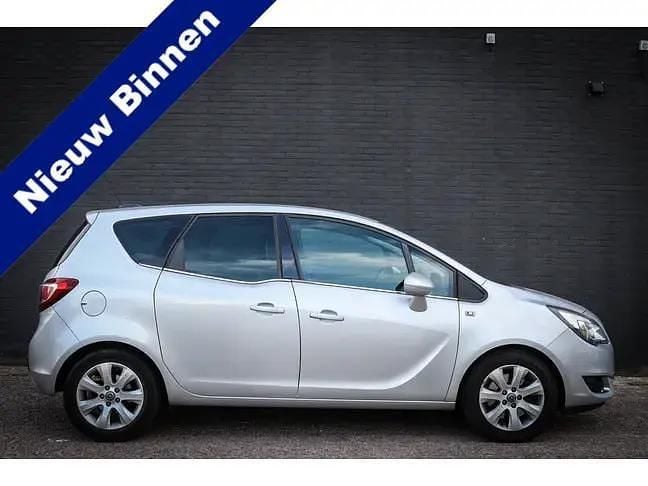 Grijs, metallic lak Gebruikt 2016 Opel Meriva Cosmo MPV | € 9.950 (Eerlijke prijs) - Afbeelding 1/4