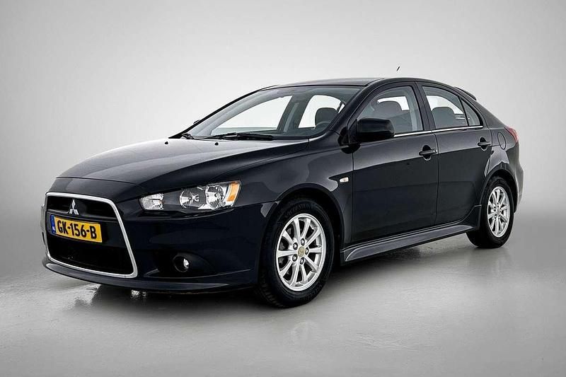 Zwart Gebruikt 2015 Mitsubishi Lancer Sportback Edition Hatchback | € 9.495 (Eerlijke prijs) - Afbeelding 1/3