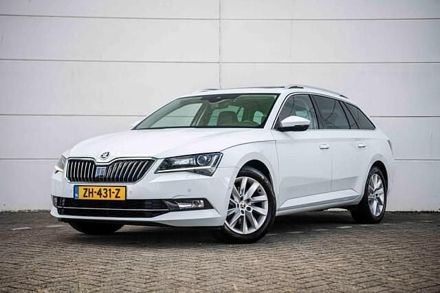 Wit Gebruikt 2019 Skoda Superb Stationwagen | € 9.950 (Eerlijke prijs) - Afbeelding 1/4