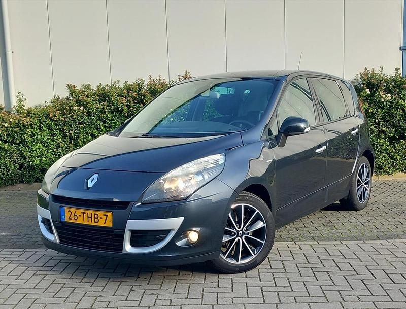 Grijs Gebruikt 2012 Renault Scénic III Bose Edition MPV | € 5.950 (Eerlijke prijs) - Afbeelding 1/4