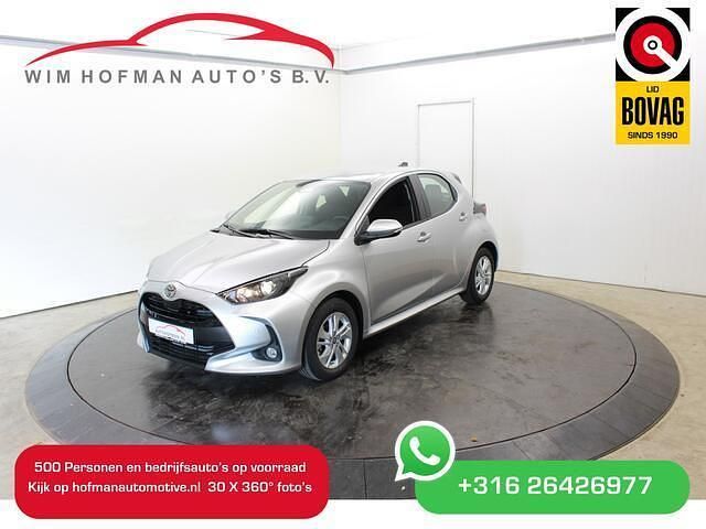 Zwart, metallic lak Nieuw 2025 Toyota Yaris Active Hatchback | € 25.740 (Goede deal) - Afbeelding 1/4