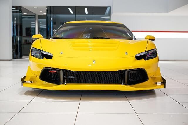 Nieuw Ferrari 296 699 PK (514 kW) 2026 Geel Coupé