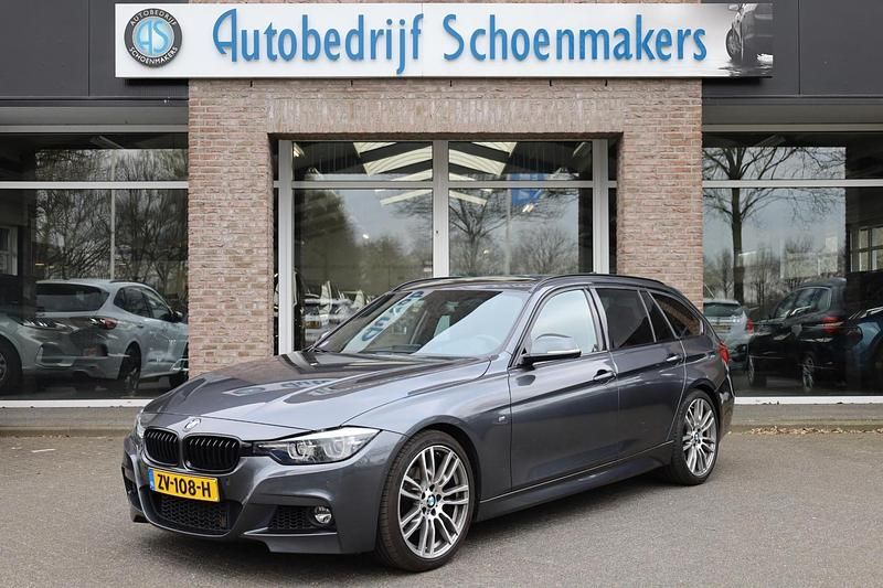 Grijs Gebruikt 2019 BMW 318 M Sport Stationwagen | € 19.990 (Iets duurder) - Afbeelding 1/4