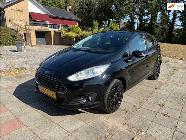Zwart Gebruikt 2016 Ford Fiesta Style Hatchback | € 5.950 (Goede deal) - Afbeelding 1/4