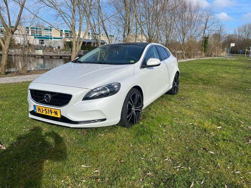 Wit Gebruikt 2015 Volvo V40 Summum Stationwagen | € 8.250 (Eerlijke prijs) - Afbeelding 1/4