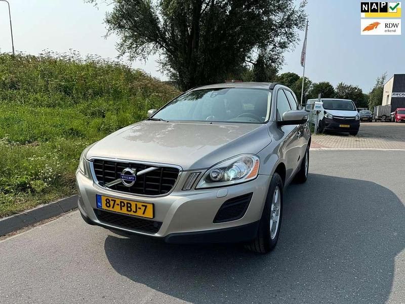 Grijs (metallic) Gebruikt 2011 Volvo XC60 Kinetic SUV | € 7.500 (Goede deal) - Afbeelding 1/4