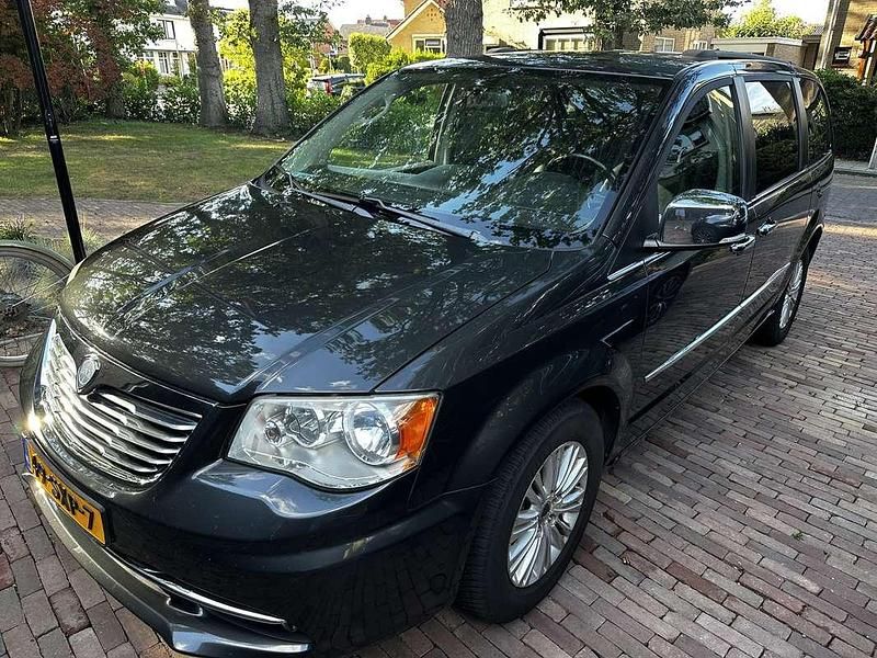 Gebruikt 2012 Lancia Voyager Platinum MPV | € 12.500 - Afbeelding 1/4