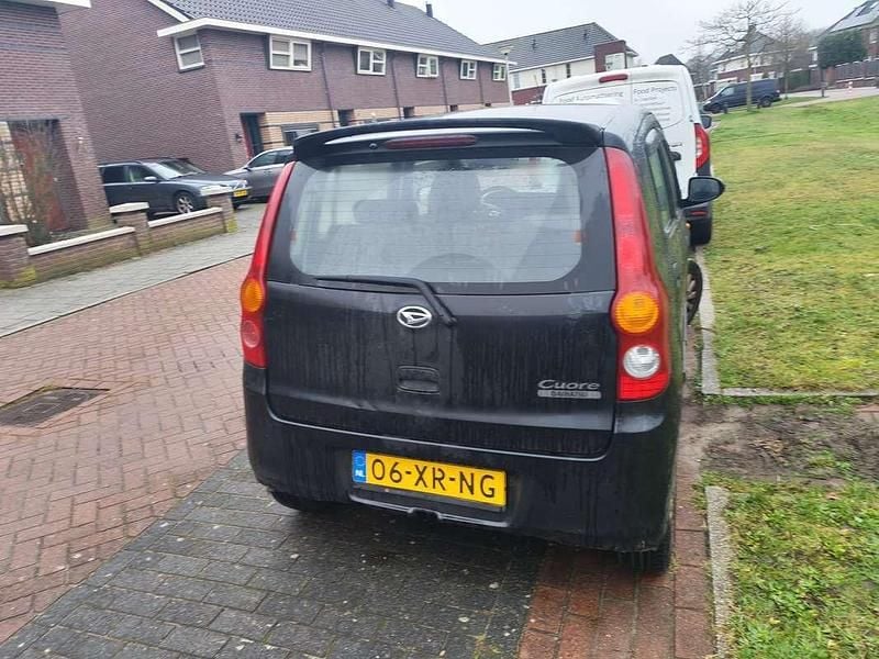 Zwart Occasion 2007 Daihatsu Cuore Hatchback | € 1.250 (Goede deal) - Afbeelding 1/4