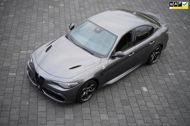 Grijs, metallic lak Gebruikt 2021 Alfa Romeo Giulia Quadrifoglio Sedan | € 79.900 - Afbeelding 1/4