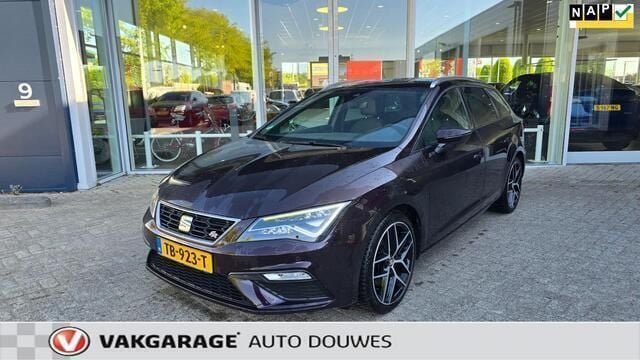 Paars, metallic lak Gebruikt 2018 Seat Leon ST Business Stationwagen | € 16.950 (Eerlijke prijs) - Afbeelding 1/4