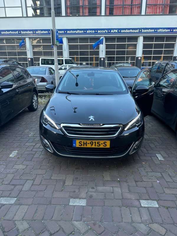 Zwart Gebruikt 2016 Peugeot 308 GT-line Stationwagen | € 5.500 (Goede deal) - Afbeelding 1/4