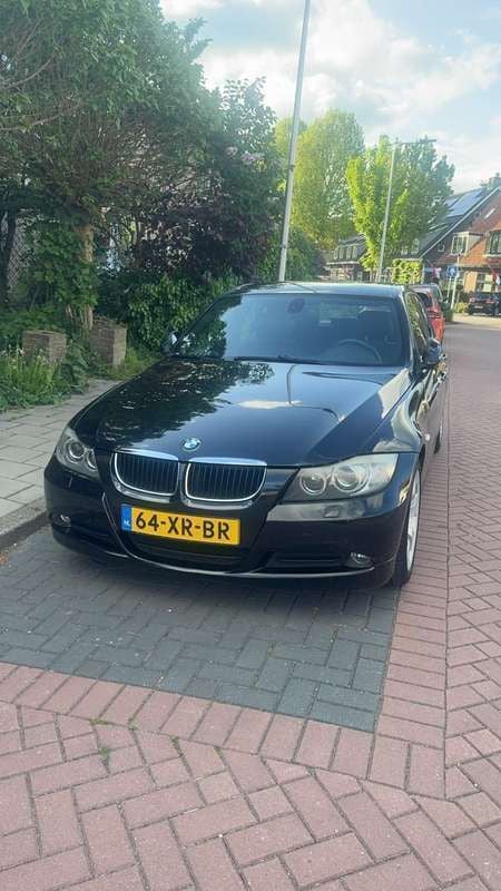 Zwart Gebruikt 2007 BMW 318 Executive Sedan | € 2.650 (Eerlijke prijs) - Afbeelding 1/4
