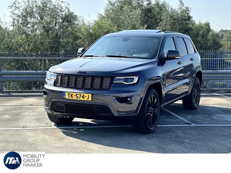 Grijs Gebruikt 2018 Jeep Grand Cherokee Night Eagle SUV | € 37.900 - Afbeelding 1/4