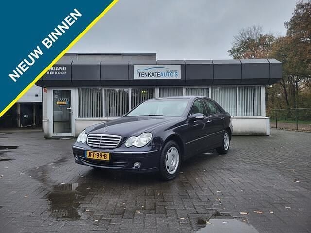 Blauw (metallic) Gebruikt 2004 Mercedes C180 Elegance Sedan | € 4.950 (Eerlijke prijs) - Afbeelding 1/4