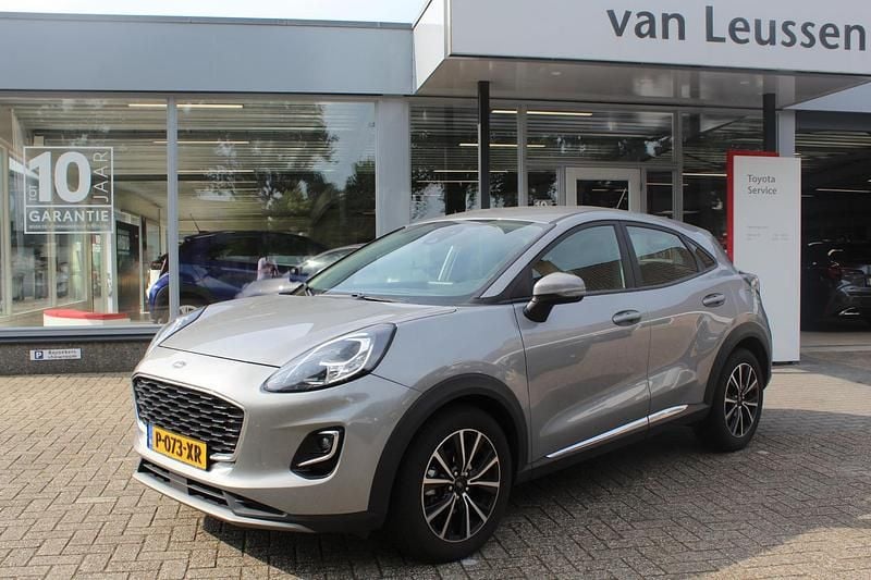 Grijs Gebruikt 2022 Ford Puma Titanium SUV | € 19.840 (Goede deal) - Afbeelding 1/4