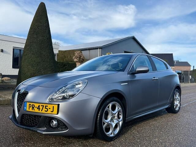 Occasion Alfa Romeo Giulietta Super 120 PK (88 kW) 2017 Grijs (metallic) Hatchback