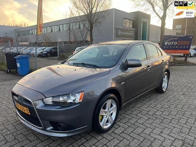 Grijs Occasion 2010 Mitsubishi Lancer Sportback Edition Hatchback | € 2.750 (Eerlijke prijs) - Afbeelding 1/4