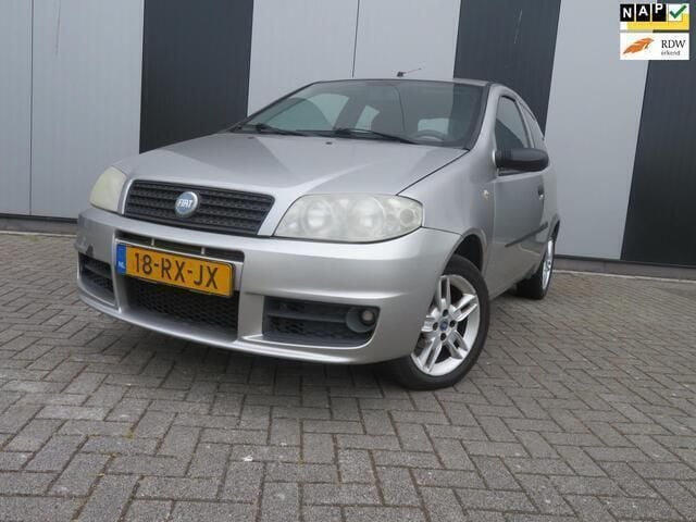 Grijs, metallic lak Gebruikt 2005 Fiat Punto Hatchback | € 1.250 (Eerlijke prijs) - Afbeelding 1/4