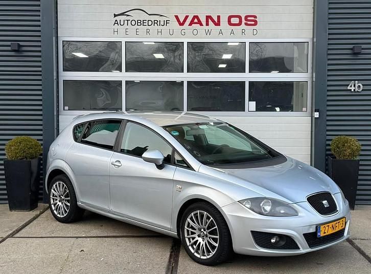 Occasion Seat Leon 105 PK (77 kW) 2010 Grijs Hatchback