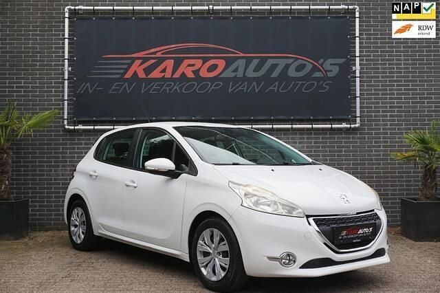 Wit Gebruikt 2012 Peugeot 208 Envy Hatchback | € 4.750 (Eerlijke prijs) - Afbeelding 1/4