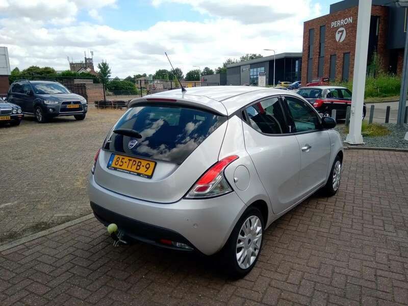 Occasion Lancia Ypsilon Platinum 69 PK (50 kW) 2012 Grijs, metallic lak Hatchback