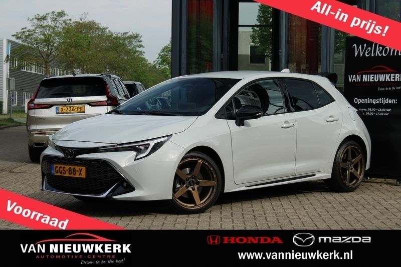 Grijs Gebruikt 2024 Toyota Corolla Hybrid Plus Hatchback | € 34.899 (Super prijs) - Afbeelding 1/4