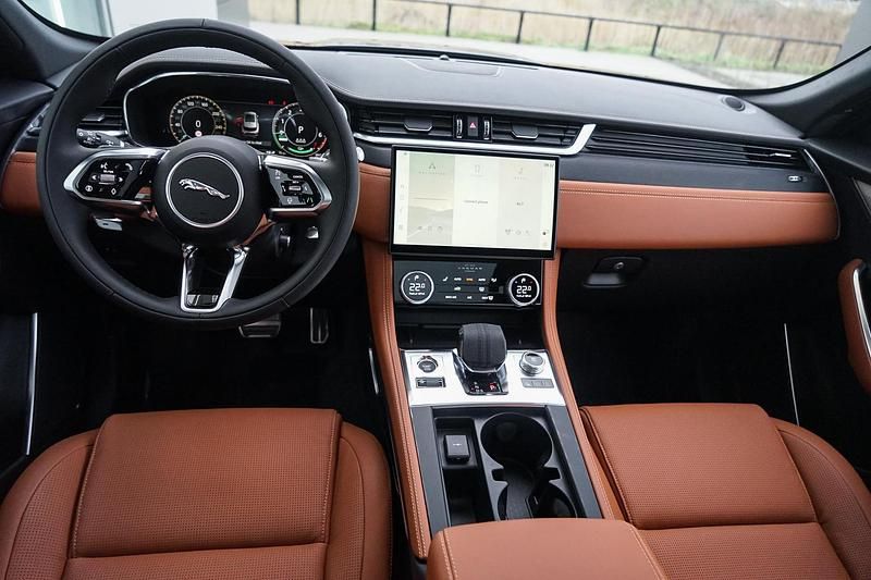 Occasion Jaguar F-Pace R-Dynamic 404 PK (297 kW) 2024 Grijs SUV