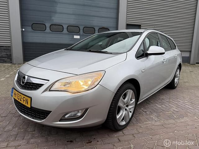 Grijs Occasion 2011 Opel Astra Edition Stationwagen | € 3.295 (Goede deal) - Afbeelding 1/4
