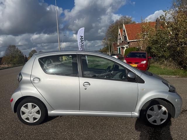Occasion Toyota Aygo 68 PK (50 kW) 2010 Grijs Hatchback