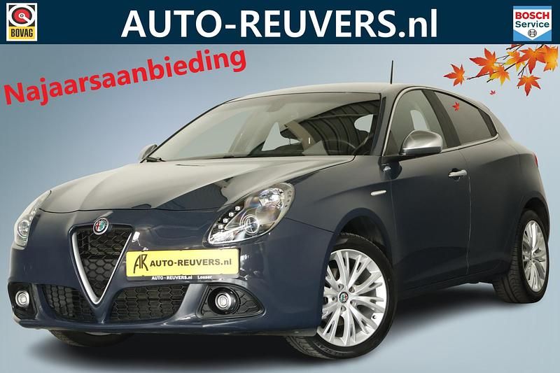 Grijs Gebruikt 2016 Alfa Romeo Giulietta Super Hatchback | € 13.850 (Eerlijke prijs) - Afbeelding 1/4