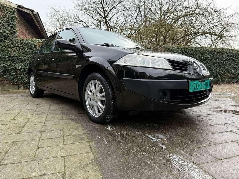 Zwart Gebruikt 2007 Renault Mégane II Business Sedan | € 1.750 (Eerlijke prijs) - Afbeelding 1/4