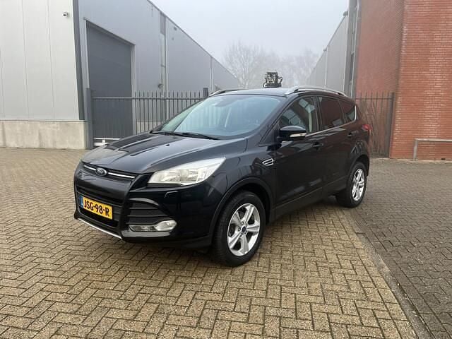 Zwart Gebruikt 2016 Ford Kuga Trend SUV | € 9.450 (Super prijs) - Afbeelding 1/4