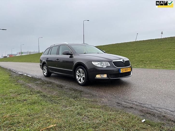Occasion 2011 Skoda Superb Business Line Stationwagen | € 2.750 (Eerlijke prijs) - Afbeelding 1/4
