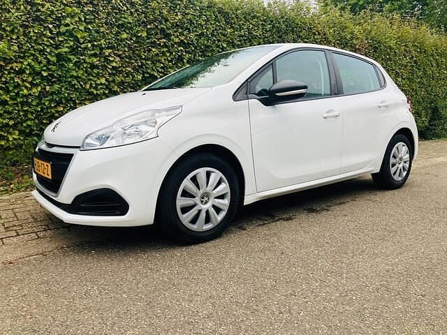 Wit Gebruikt 2018 Peugeot 208 Access Hatchback | € 6.485 (Goede deal) - Afbeelding 1/4