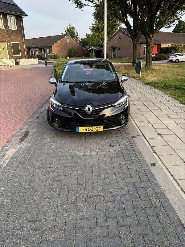 Zwart Gebruikt 2020 Renault Clio V Zen Hatchback | € 8.300 (Eerlijke prijs) - Afbeelding 1/4