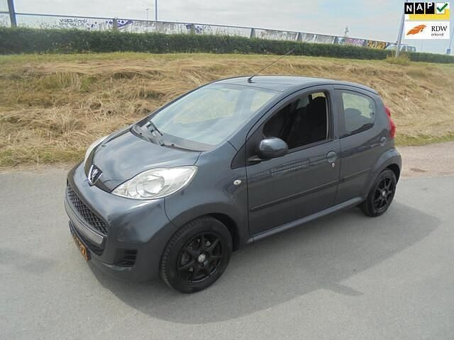 Grijs Gebruikt 2009 Peugeot 107 Hatchback | € 3.250 (Eerlijke prijs) - Afbeelding 1/4