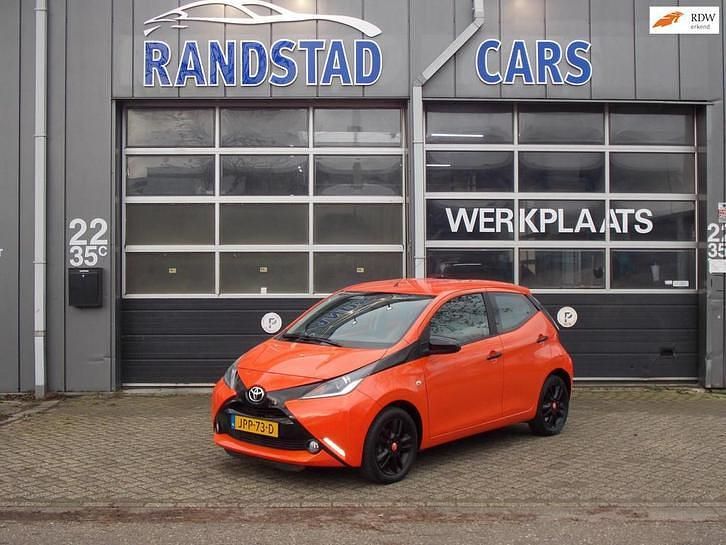 Oranje Occasion 2014 Toyota Aygo X-cite Hatchback | € 6.250 (Eerlijke prijs) - Afbeelding 1/4