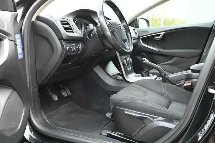 Occasion Volvo V40 Kinetic 152 PK (111 kW) 2017 Zwart (metallic) Hatchback